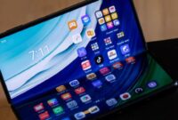 Foldable phone technology
