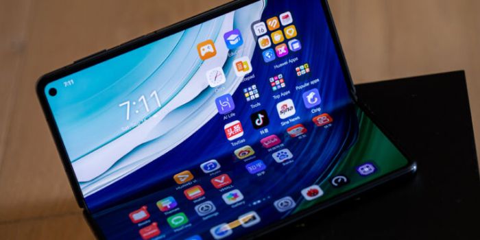 Foldable phone technology